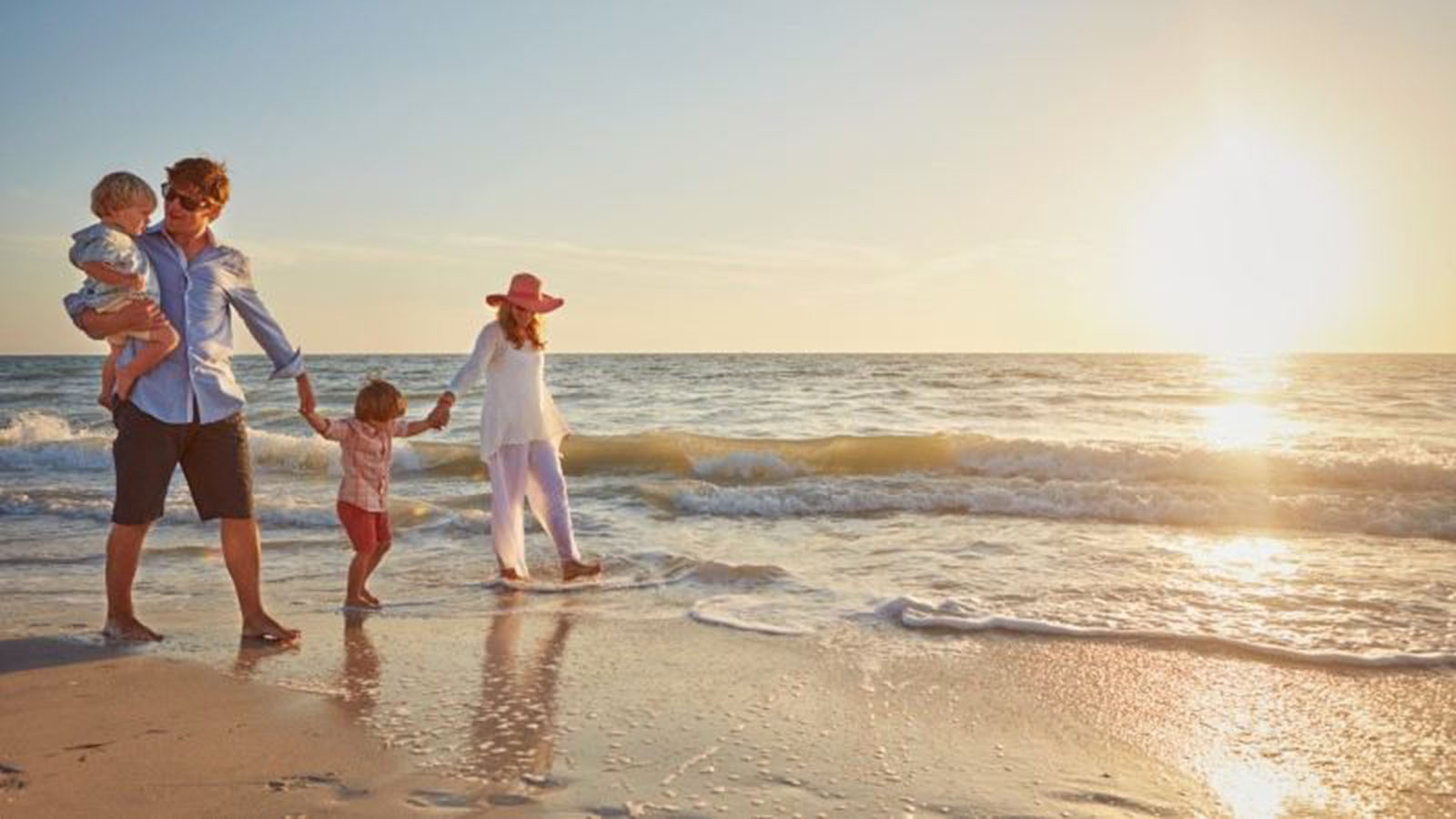 Familia en la playa