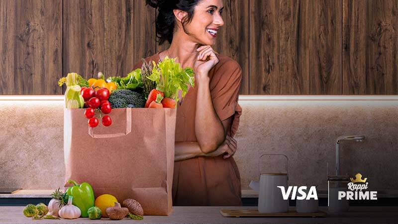 Mujer con bolsa de compras