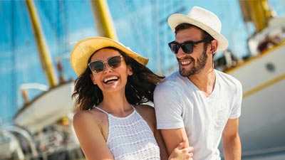 Pareja sonriendo