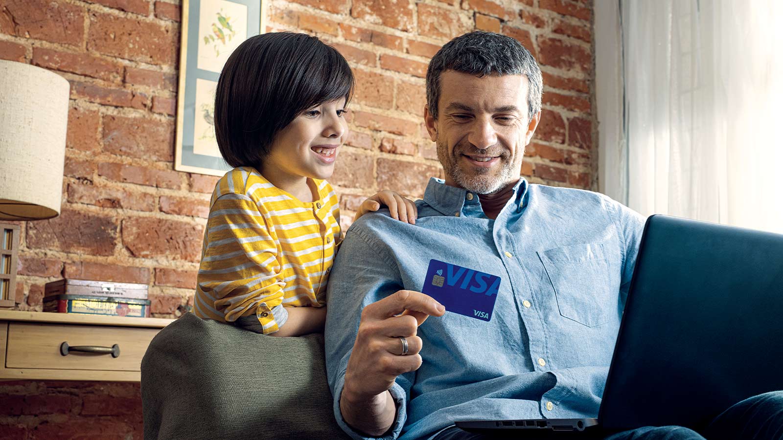 Padre e hijo comprando online