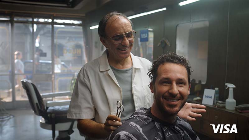 hombre en la peluqueria