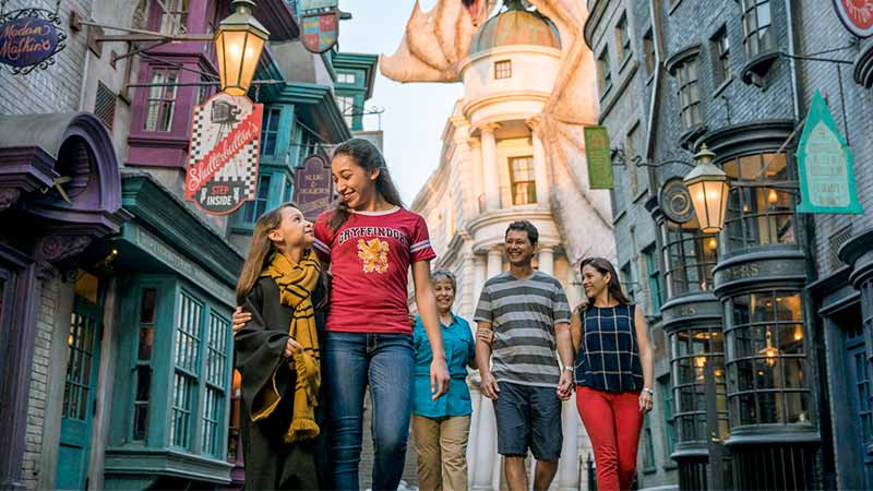 Familia paseando por Universal Orlando